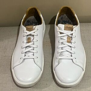 OluKai Lae’ahi Li’lli Classic White Sneakers, size 9.5